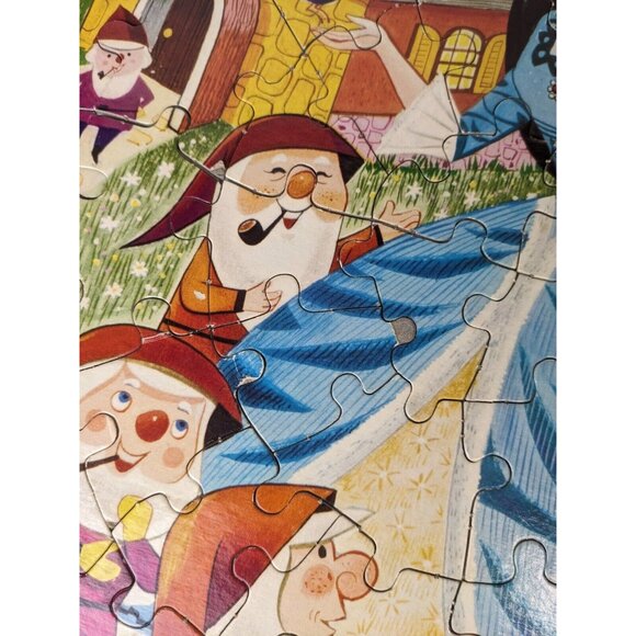 Vintage HG Toys Snow White Round 75 Piece Jigsaw Puzzle in Can 12” - Picture 8 of 16